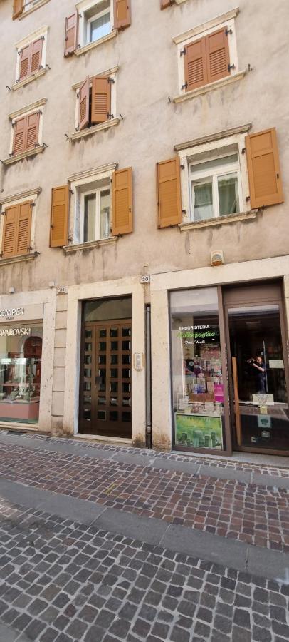 Mazzini, 30 Nord Lägenhet Rovereto  Exteriör bild